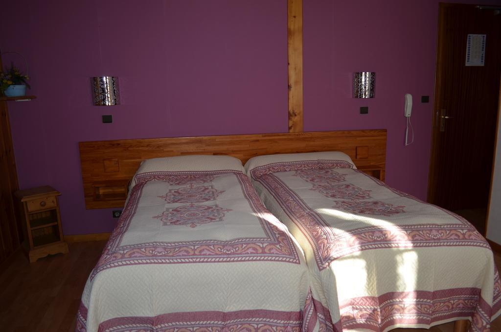 Les Touristes Otel Abondance Oda fotoğraf